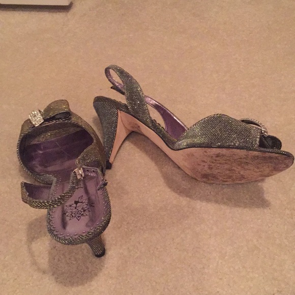 J Renee metallic silver sling back evening shoe - Picture 2 of 2